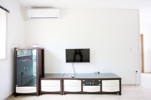 客房, 多張床 (104) | 起居區 | 平面電視、地暖系統