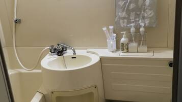 Apartment | Bathroom | Combined shower/tub, deep soaking tub, free toiletries, hair dryer