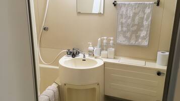 Apartment | Bathroom | Combined shower/bathtub, deep-soaking bathtub, free toiletries