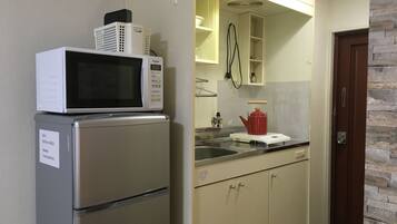Apartment | Private kitchenette | Full-size fridge, microwave, stovetop, electric kettle