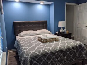 4 habitaciones, escritorio, tabla de planchar con plancha y wifi gratis 