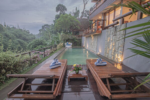 Kolam renang outdoor