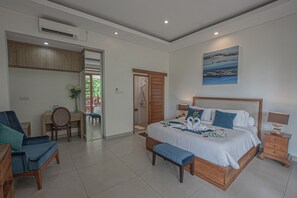 Suite studio supérieure (Ruby) | Coffre-fort, décor unique, ameublement unique, bureau