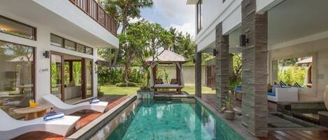 حمّام سباحة خارجي