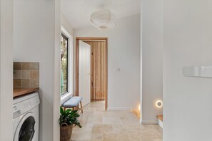 Interior - Bush Hideaway (Binalong Bay)