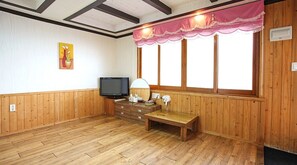 Quarto (Moon 3) | Área de estar | TV LCD