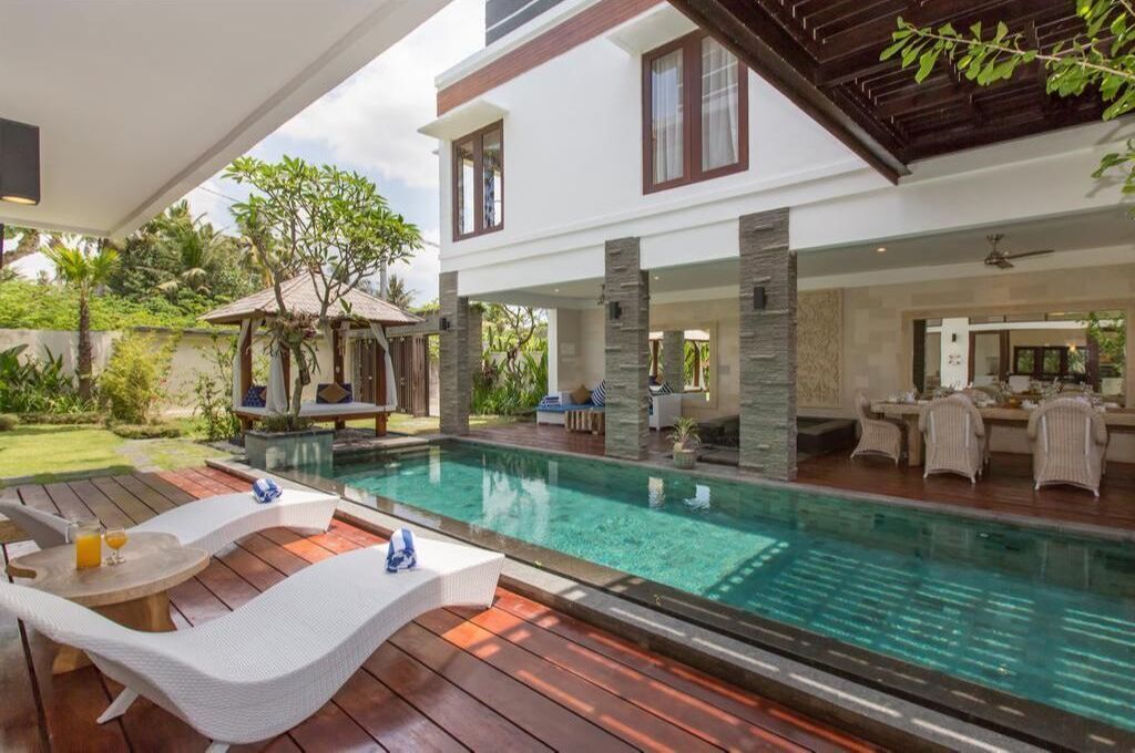 حمّام سباحة خارجي