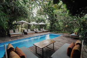 Outdoor pool, sun loungers - Pangkung Sari B&B (Canggu)