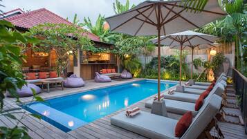 Outdoor pool, pool loungers