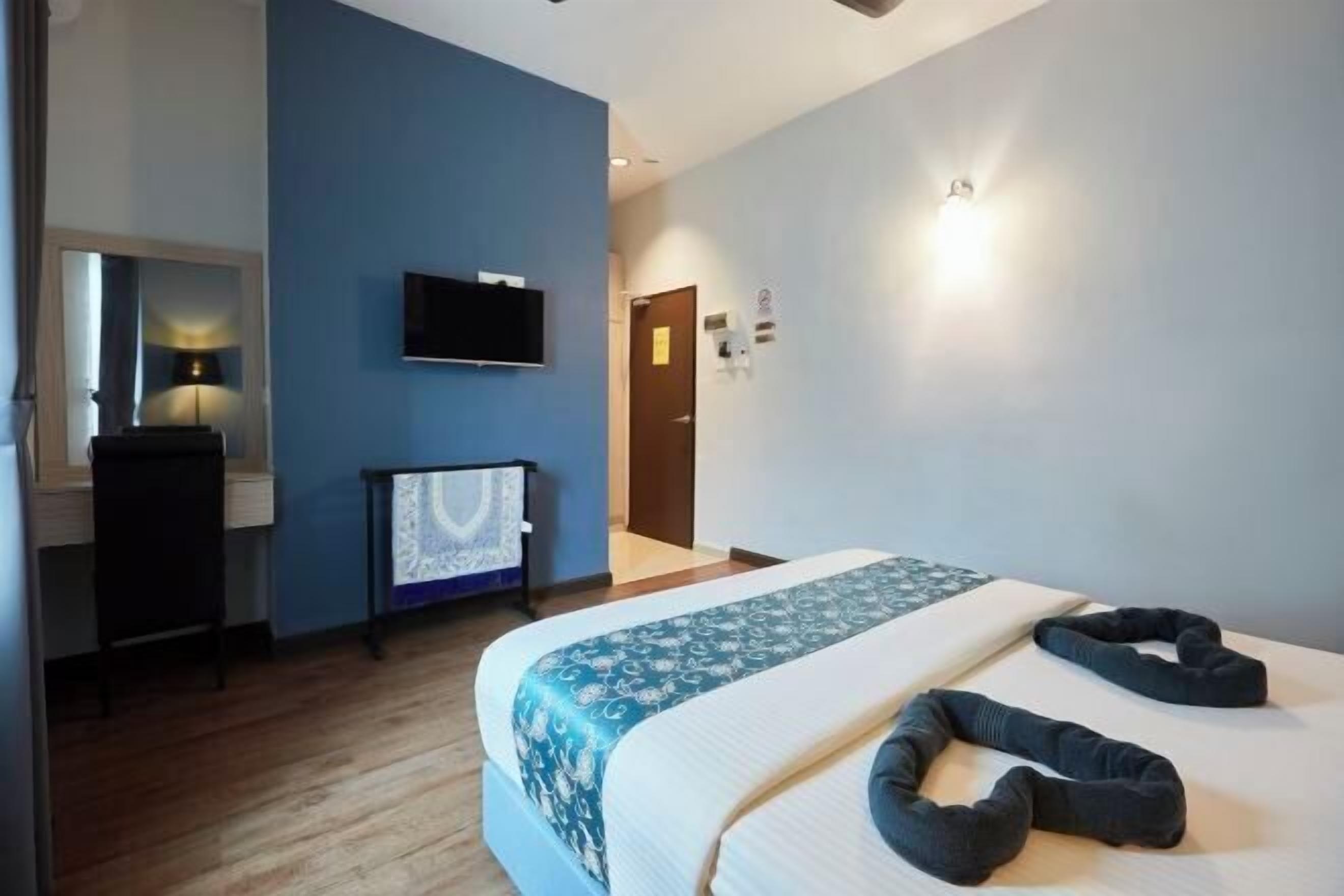 Skrivbord och strykjärn/strykbräda