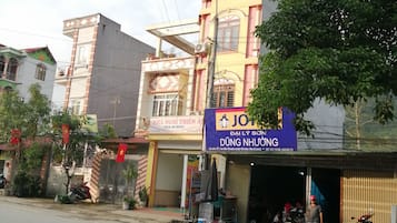 ด้านหน้าที่พัก
