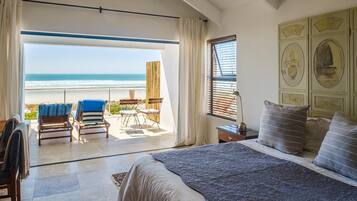 Deluxe Room, Sea View | Desk, iron/ironing board, free WiFi, bed sheets