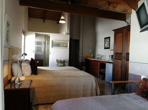 Family Room | 1 bedroom, desk, iron/ironing board, free WiFi