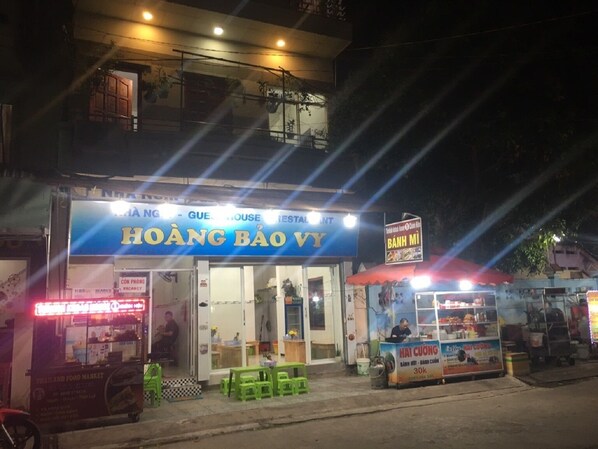 A Vietnamese guesthouse named HOANG BAO VIY with a signboard advertising BÁNH MI.