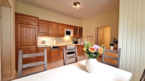 Køleskab, mikrobølgeovn, ovn, opvaskemaskine