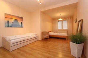 2 bedrooms, travel crib, WiFi