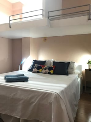 2 bedrooms, blackout curtains, free WiFi, bed sheets - Palompon Traveler's Lodge (Palompon)