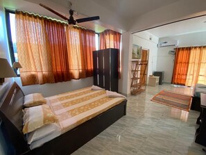 Schreibtisch, Bügeleisen/Bügelbrett, kostenloses WLAN