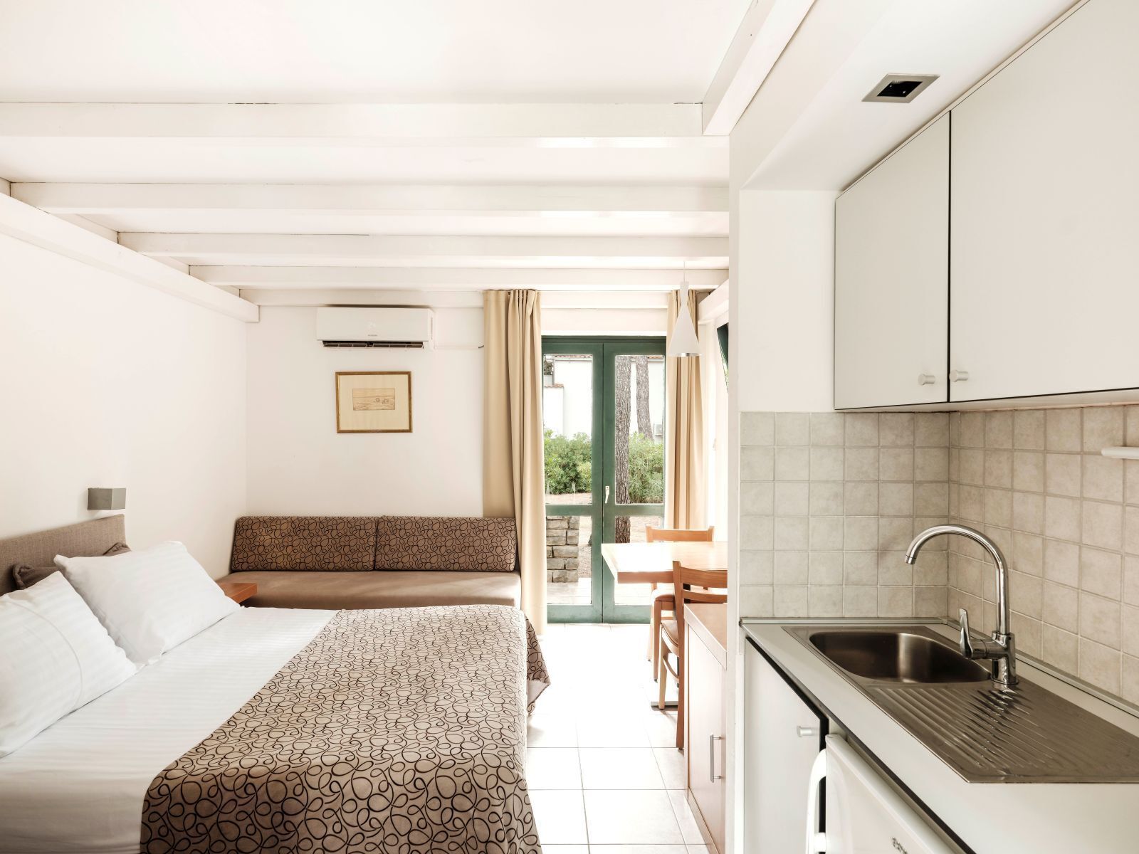 Coffres-forts dans les chambres, Wi-Fi gratuit, draps fournis