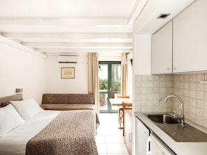 Zimmersafe, kostenloses WLAN, Bettwäsche