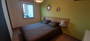 2 quartos, ferros/tábuas de passar roupa, Wi-Fi de cortesia