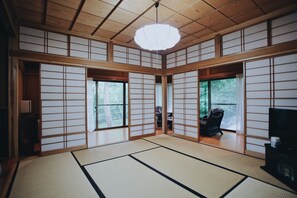 3 bedrooms, individually decorated, individually furnished, desk - Hakone Man Rai Private Villa & Garden (Hakone)