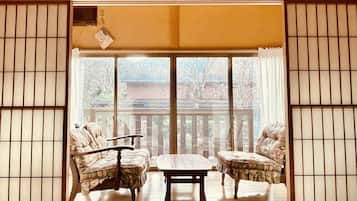 3-bedroom, Private Vacation Home | 3 bedrooms, individually decorated, individually furnished, desk