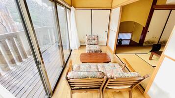 3-bedroom, Private Vacation Home | 3 bedrooms, individually decorated, individually furnished, desk