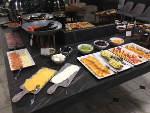 Desayuno bufé gratuito y diario
