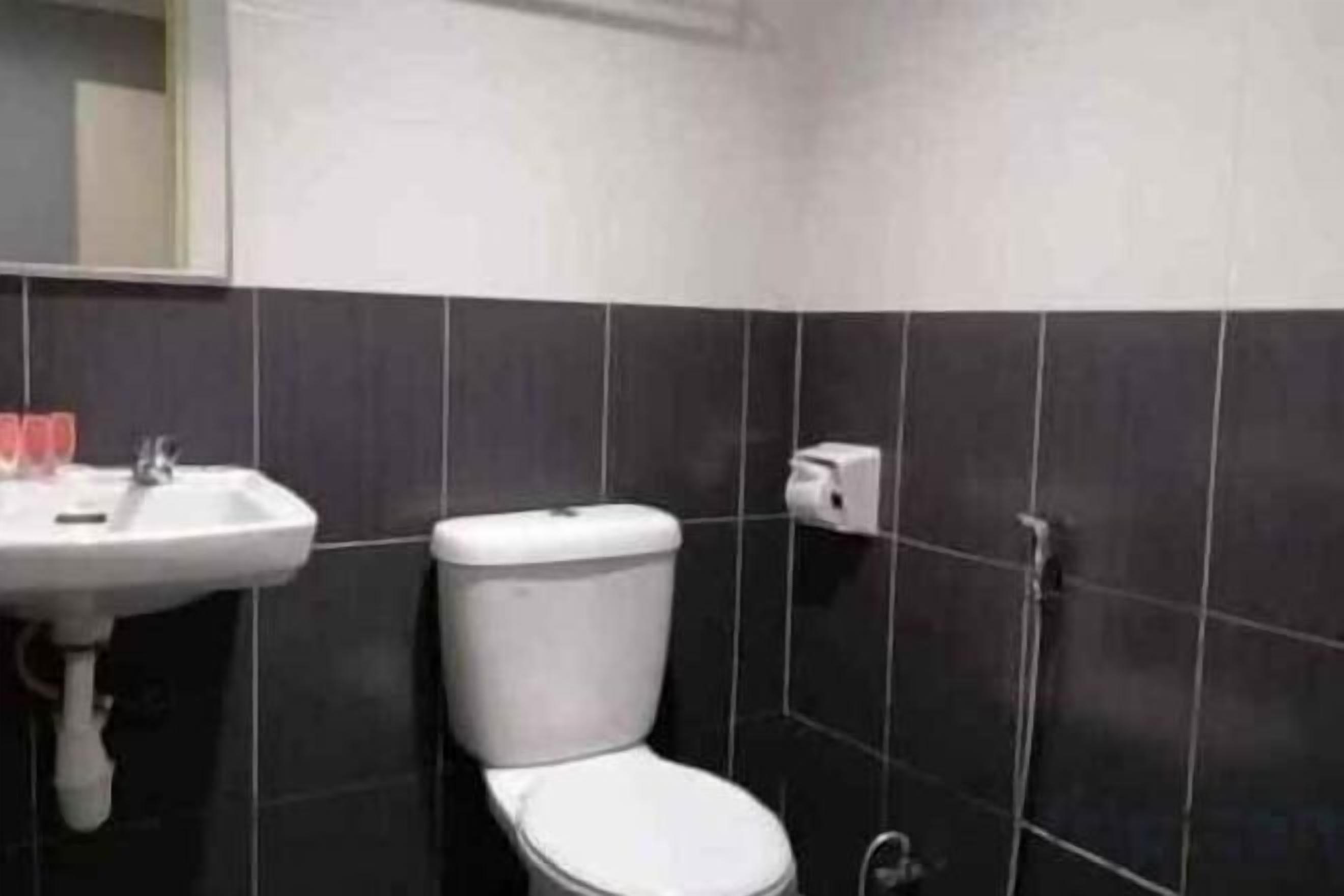 Banheiro | Chuveiro, toalhas de banho, sabonete, shampoo