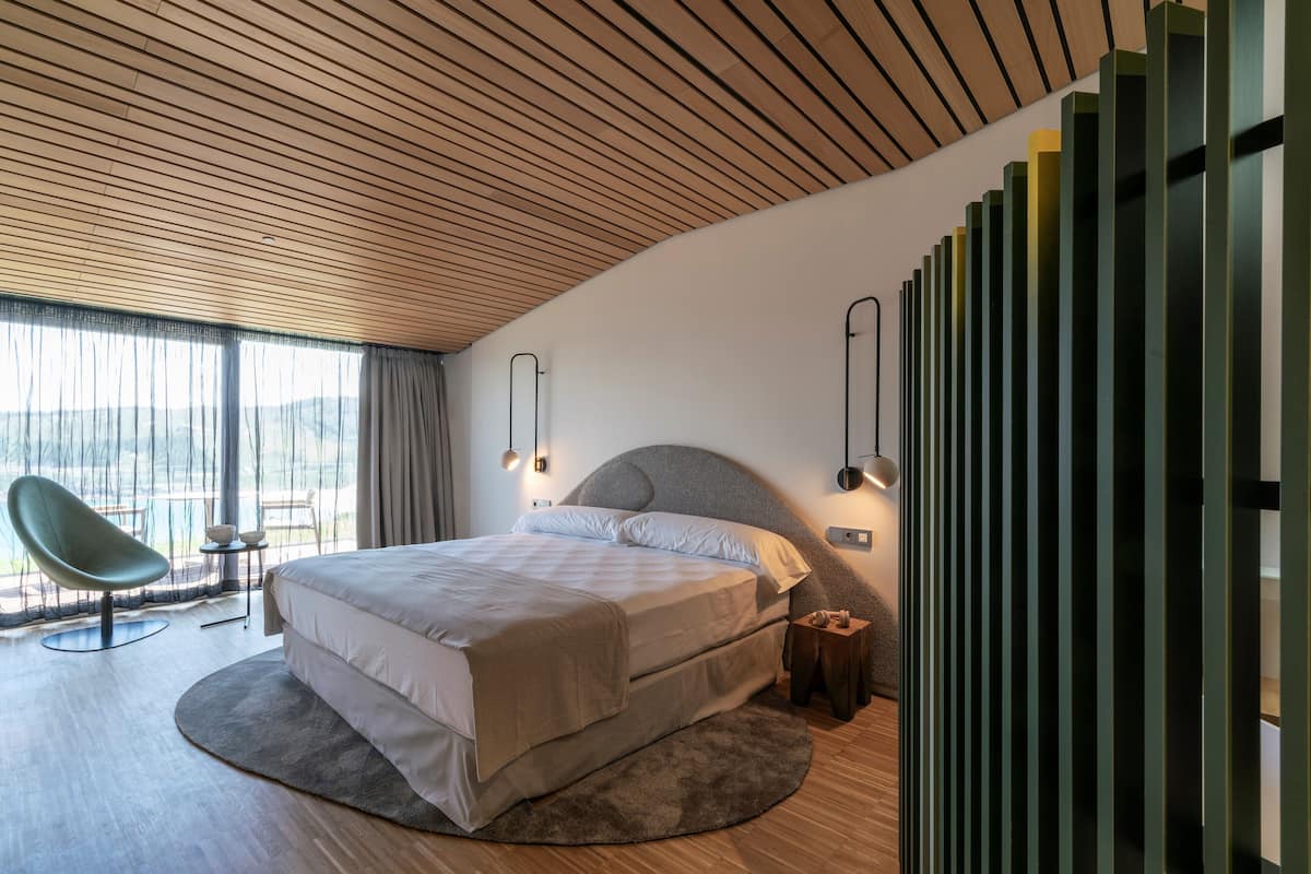 1 bedroom, minibar, in-room safe, desk