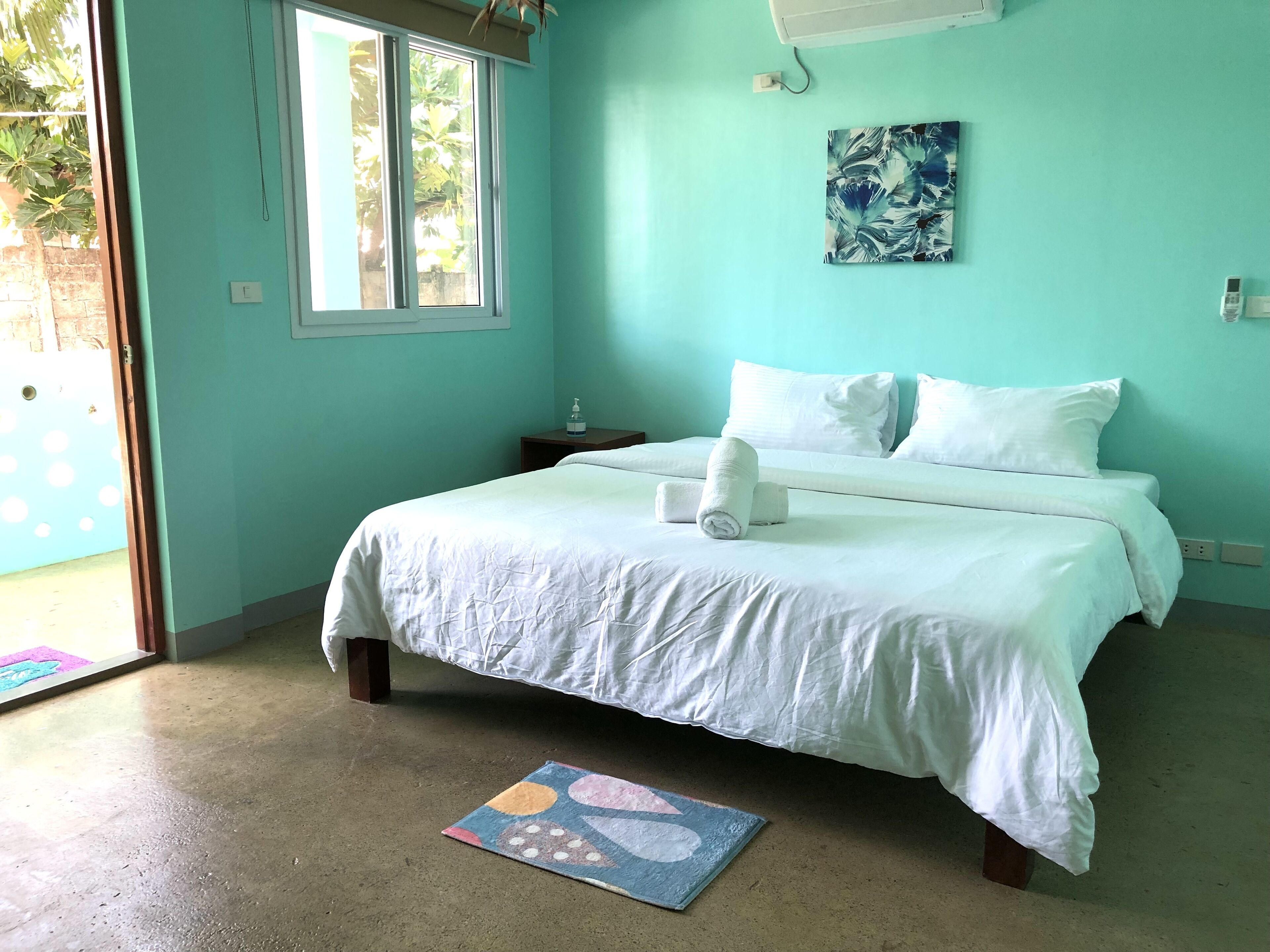 Premium bedding, down comforters, bed sheets