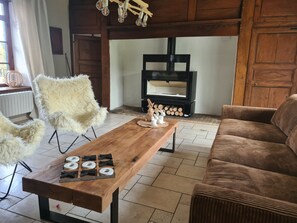 Smart TV, fireplace, table football, books - NEW: Gite 14p on 7000m2 privatized / Nordic bath / Sauna (option) / Pond / River (Vieil-Moutier)