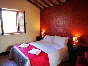 Free cots/infant beds, free WiFi, bed sheets