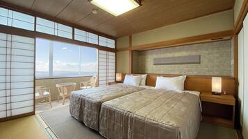 Brankas, meja kerja, dan seprai linen