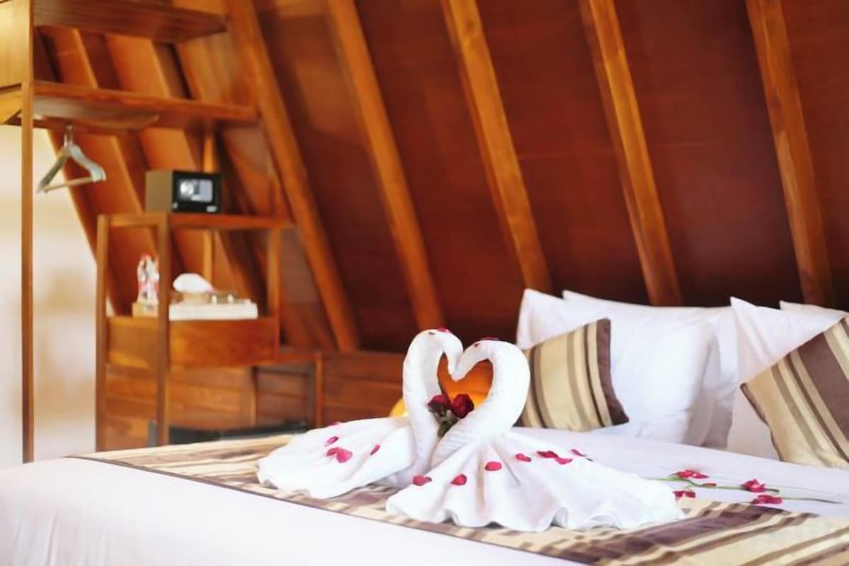 Ropa de cama de alta calidad, minibar, cortinas opacas