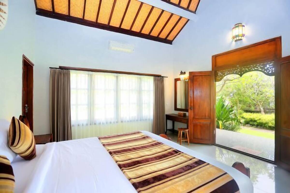 Premium bedding, minibar, blackout drapes, iron/ironing board