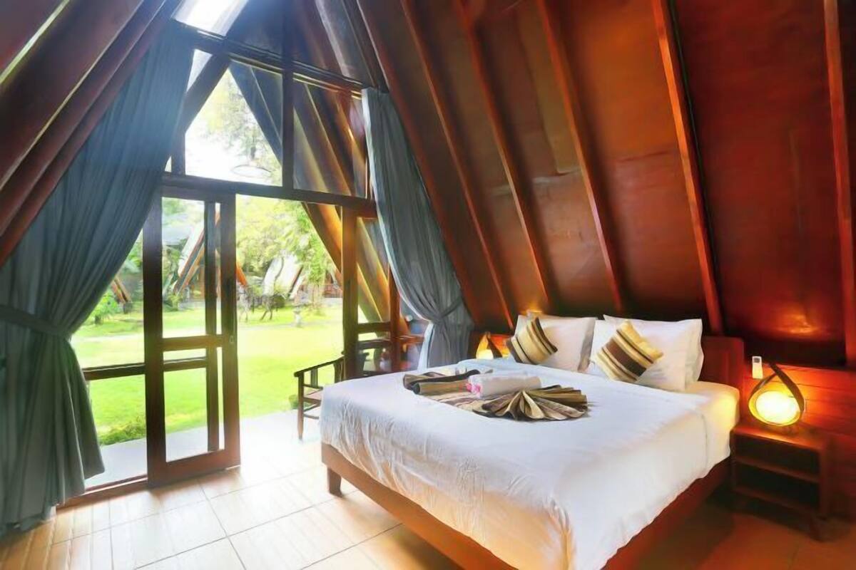 2 slaapkamers, luxe beddengoed, een minibar, individueel gedecoreerd