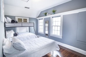 2 bedrooms, hypo-allergenic bedding, iron/ironing board, free WiFi