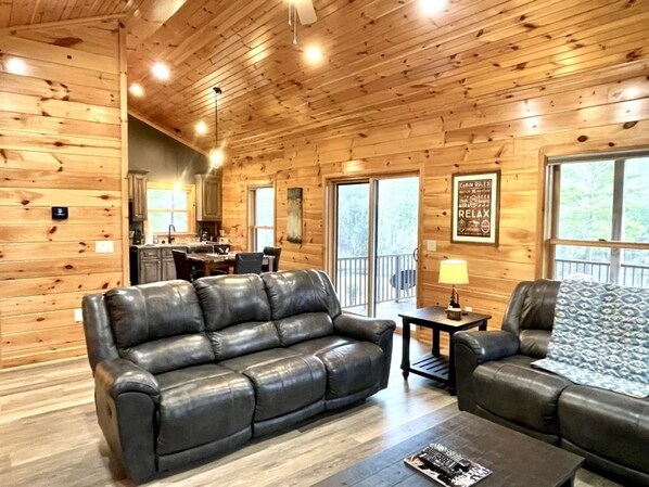 Cabin, 2 Bedrooms | Living area
