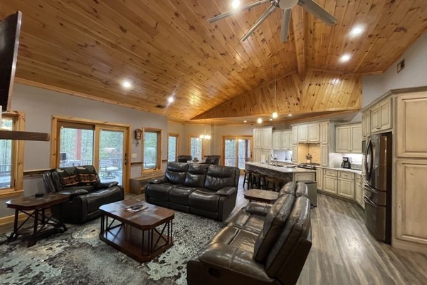 House, 4 Bedrooms | Living area | 30-inch TV with cable channels, foosball