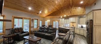 Nature lovers dream! Steps from fishing plus 140 acres of hiking! 4 Bedroom Home by RedAwning