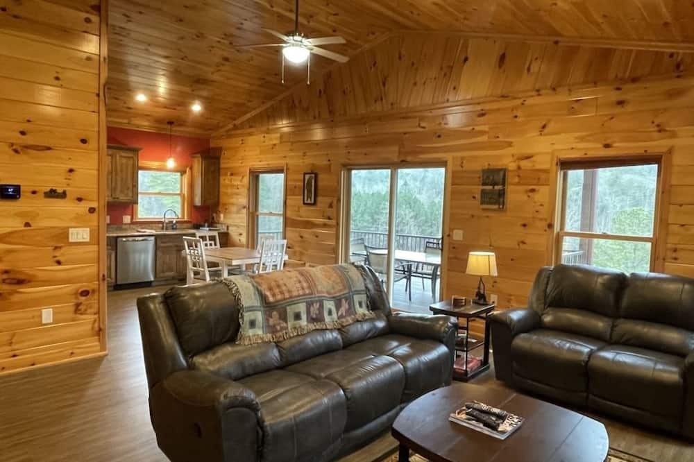 Charming cabin with an Amazing view! - pet and motorcycle friendly! 2 Bedroom Cabin by RedAwning - Jalapa, TN