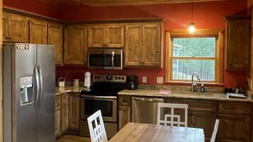 Cabin, 2 Bedrooms | Private kitchen | Fridge, microwave, oven, dishwasher