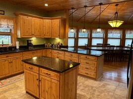 小屋, 3 间卧室 | 私人厨房 | 冰箱、烤箱、茶具/咖啡用具、烤面包机