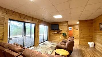 Cabin, 5 Bedrooms | Interior