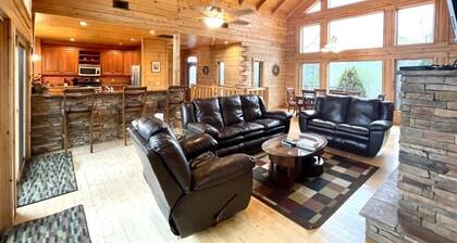A true log cabin with 360 degree mountain views - Pet and Motorcycle friendly! 5 Bedroom Cabin by RedAwning