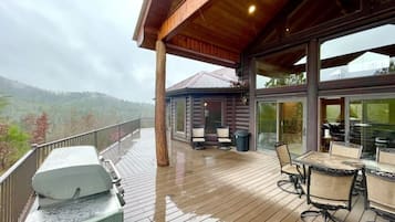 Cabin, 5 Bedrooms | Property grounds