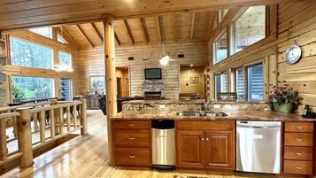 Cabin, 5 Bedrooms | Private kitchen | Fridge, microwave, oven, dishwasher