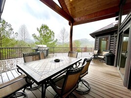 Cabin, 5 Bedrooms | Outdoor dining